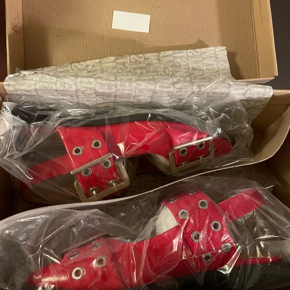 Steve Madden red dress shoes. Brand new. 5.5 - Picture 5 of 6